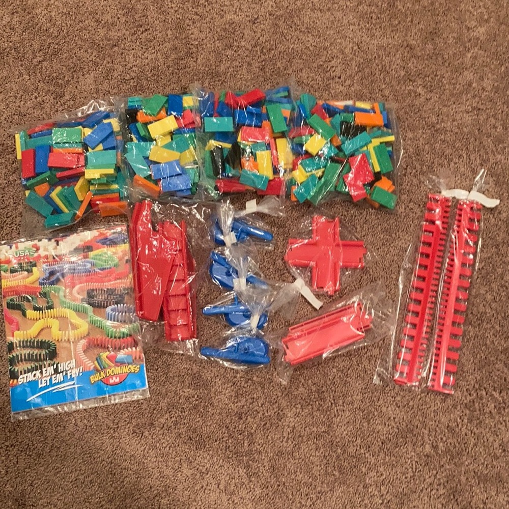 Brand new! Bulk dominoes kit